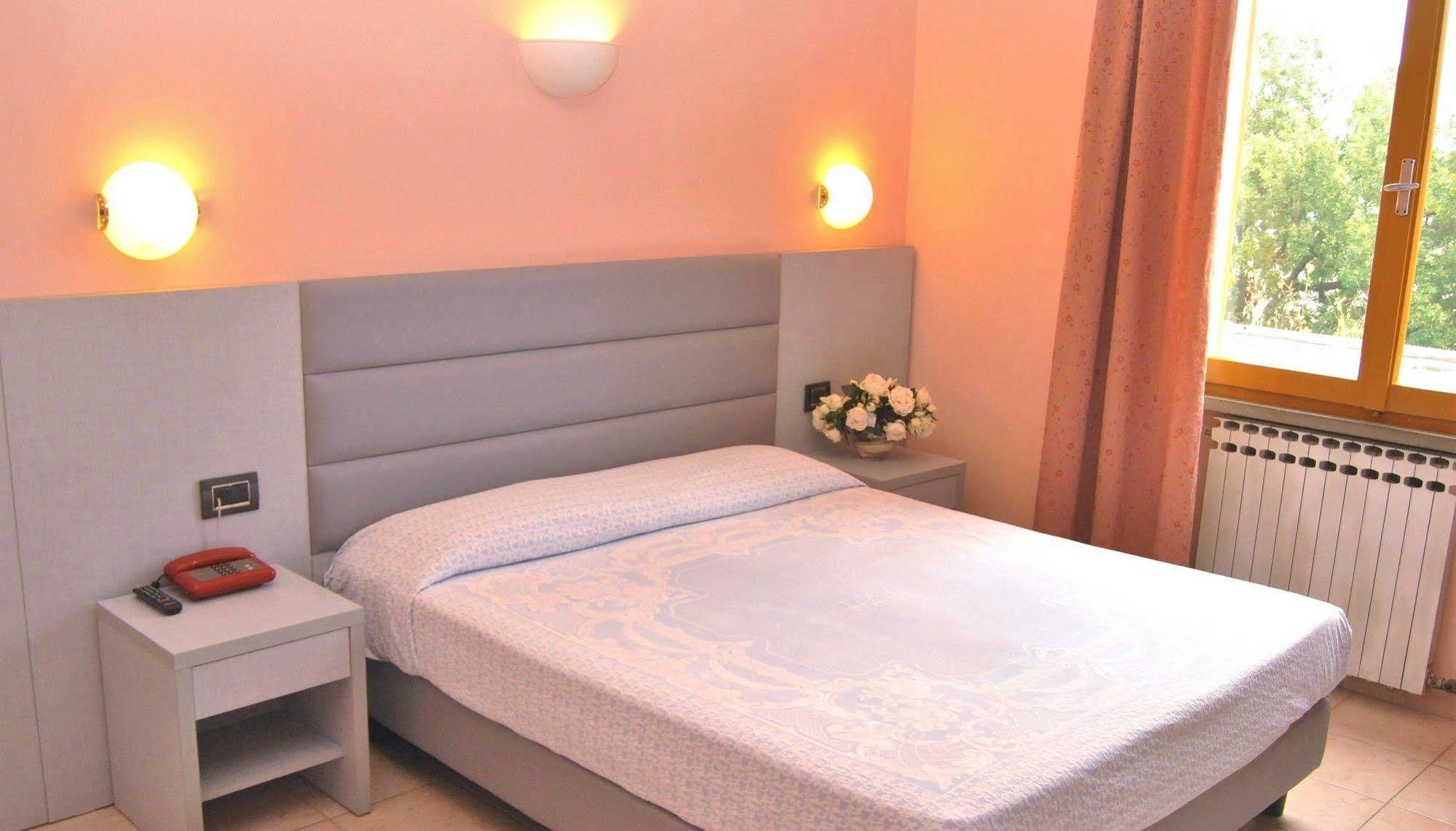 Hotel La Meridiana Urbino Extérieur photo